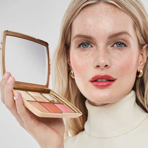 Model with the ALEU palette in deer