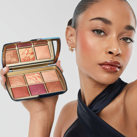 Model with the ALEU palette in fox